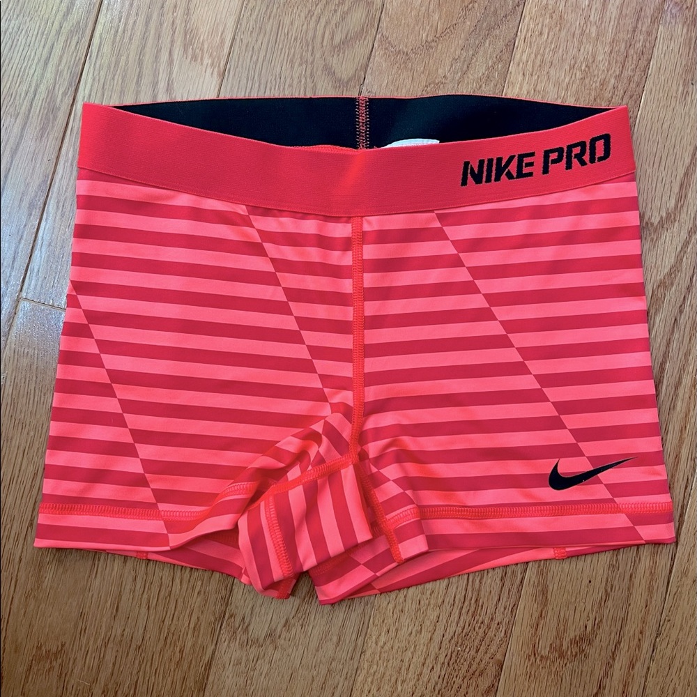 Nike Pro workout shorts, geometric pattern, coral color, sz small
